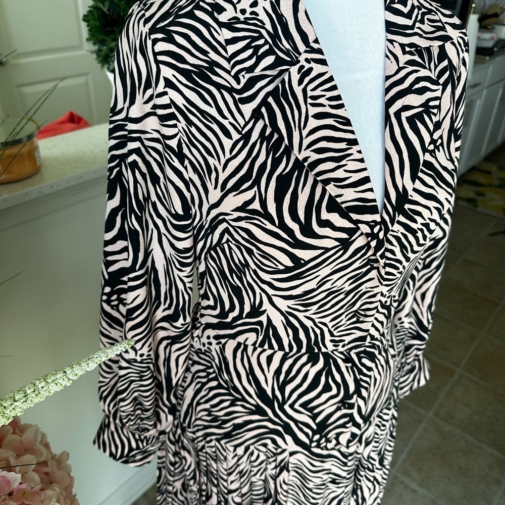 Topshop Black and Pink Patterned Dress - Picture 5 of 11